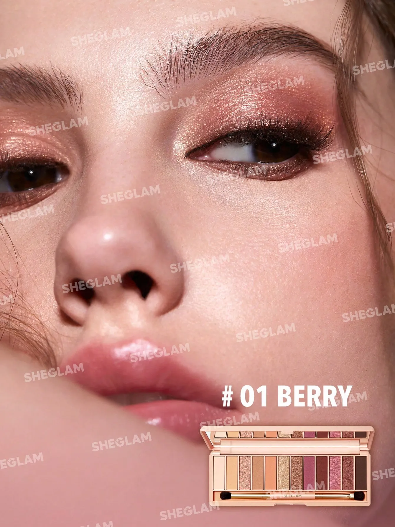 تست روی پوست و نمای نزدیک پالت سایه شیگلم berry